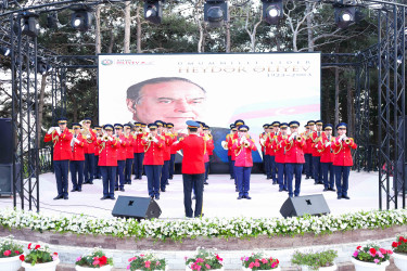 Xətai rayonunda Ulu Öndər Heydər Əliyevin anadan olmasının 101-ci ildönümünə həsr edilmiş konsert keçirilib+VİDEO