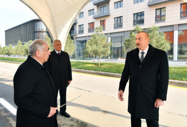 Bakı Ağ Şəhərin Mərkəzi Park Kvartalında bir sıra infrastruktur obyektlərinin inşası tamamlanıb.  Prezident İlham Əliyev görülən işlərlə tanış olub, Qarabağ Atları Kompleksinin təməlini qoyub