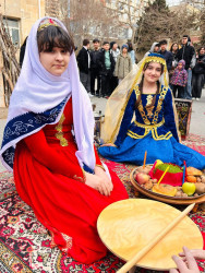 Xətai rayonunda Novruz Bayramı münasibətilə rayon məktəblərində silsilə tədbirlər təşkil olunub.