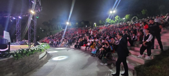 Xətai rayonunda inklüzivlliyi olan şəxslərin əl işlərindən ibarət sərgi-satış yarmarkası və konsert  proqramı təşkil olunub.