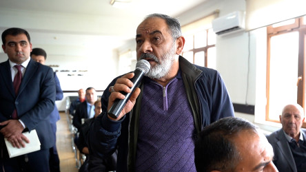 Rayon İcra Hakimiyyətinin başçısı 194 saylı tam orta məktəbdə vətəndaşlarla görüşdü