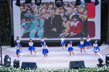 Xətai rayonunda "1 İyun-Uşaqların Beynəlxalq Müdafiəsi Günü " ilə bağlı möhtəşəm konsert proqramı təşkil olunub+Video