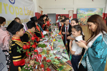 Xətai rayonunda Novruz Bayramı münasibətilə rayon məktəblərində silsilə tədbirlər təşkil olunub.