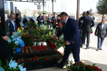 Rayon ictimaiyyəti 27 sentyabr -Anım Günündə şəhid məzarlarını ziyarət edib