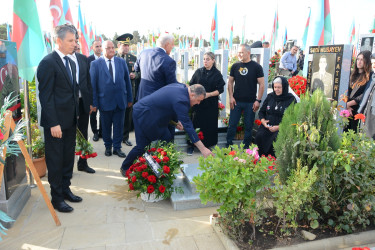 Rayon ictimaiyyəti 27 sentyabr -Anım Günündə şəhid məzarlarını ziyarət edib