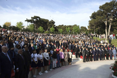 Xətai rayonunda Ümummilli lider Heydər Əliyevin anadan olmasının 102 illiyinə həsr olunmuş möhtəşəm konsert proqramı təşkil olunub