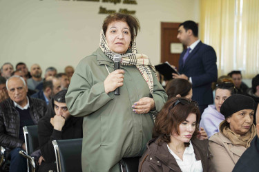 Rayon İcra Hakimiyyətinin başçısı 204 saylı tam orta məktəbdə vətəndaşlarla görüşüb