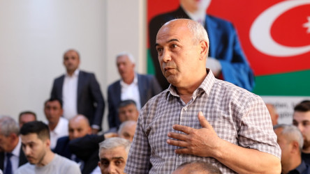 Rayon İcra Hakimiyyətinin başçısı 55 saylı tam orta məktəbdə vətəndaşlarla görüşdü