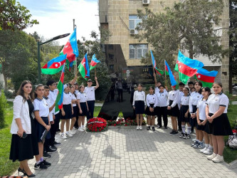 27 sentyabr “Anım Günü” ilə əlaqədar Xətai rayon məktəblərində tədbirlər keçirilib