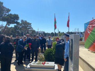 Xətai rayonunda Milli Qəhrəman Mirzəyev İlqar Anzor  oğlunun doğum günündə məzarı ziyarət olunub və adını daşıyan küçənin açılışı olub