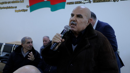 Rayon İcra Hakimiyyətinin başçısı 265 saylı tam orta məktəbdə vətəndaşlarla görüşüb