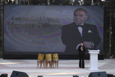 Xətai rayonunda Ümummilli lider Heydər Əliyevin anadan olmasının 102 illiyinə həsr olunmuş möhtəşəm konsert proqramı təşkil olunub