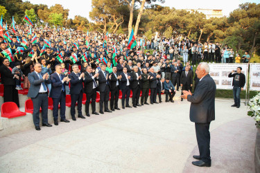 Xətai rayonunda Ümummilli lider Heydər Əliyevin 100 illik yubileyinə həsr olunmuş möhtəşəm konsert proqramı təşkil olunub+VİDEO