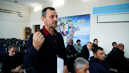 Rayon İcra Hakimiyyətinin başçısı 245 saylı tam orta məktəbdə vətəndaşlarla görüşüb