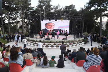 Xətai rayonunda Ulu Öndər Heydər Əliyevin anadan olmasının 101-ci ildönümünə həsr edilmiş konsert keçirilib+VİDEO