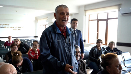 Rayon İcra Hakimiyyətinin başçısı 194 saylı tam orta məktəbdə vətəndaşlarla görüşdü