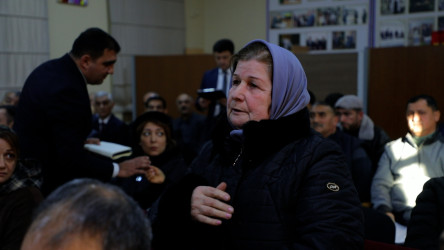 Rayon İcra Hakimiyyətinin başçısı 27 saylı tam orta məktəbdə vətəndaşlarla görüşüb