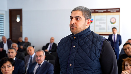 Rayon İcra Hakimiyyətinin başçısı 24 saylı tam orta məktəbdə vətəndaşlarla görüşüb