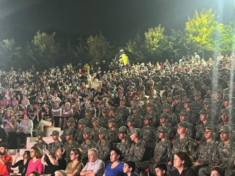 Xətai rayonunda müğənni Xatun Əliyevanın konserti təşkil olunub