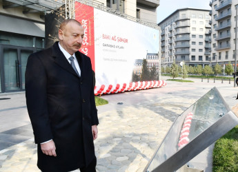 Bakı Ağ Şəhərin Mərkəzi Park Kvartalında bir sıra infrastruktur obyektlərinin inşası tamamlanıb.  Prezident İlham Əliyev görülən işlərlə tanış olub, Qarabağ Atları Kompleksinin təməlini qoyub