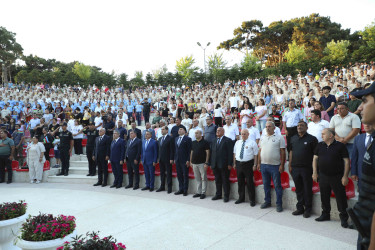 Xətai rayonunda Ulu Öndər Heydər Əliyevin ilk dəfə hakimiyyətə gəlməsinin 56-cı ildönümünə həsr olunmuş "Dahi" adlı konsert proqramı təşkil edilib+VİDEO