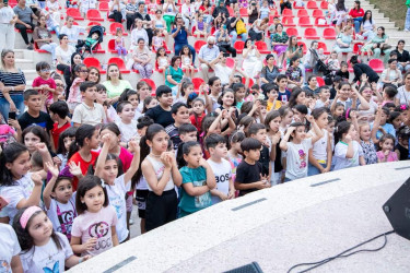 Heydər Əliyev adına istirahət parkının amfiteatr səhnəsində uşaqlar üçün "Tıq-tıq xanım" kukla tamaşasının nümayişi təşkil olunub