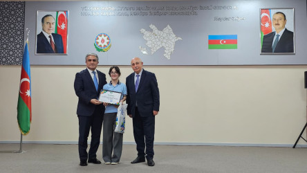 Xətai rayonunda “Heydər Əliyev və Azərbaycan tarixi” mövzusunda referat müsabiqəsinin qalibləri mükafatlandırılıb