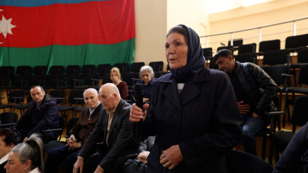 Rayon İcra Hakimiyyətinin başçısı 171 saylı tam orta məktəbdə vətəndaşlarla görüşdü