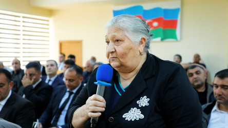 Rayon İcra Hakimiyyətinin başçısı 191 saylı tam orta məktəbdə vətəndaşlarla görüşdü