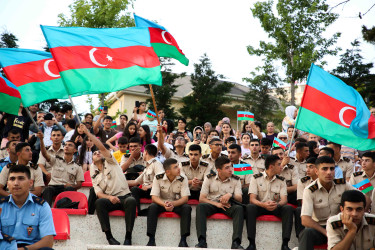 Xətai rayonunda hərbi-vətənpərvər mahnıların ifaçısı Şəmistan Əlizamanlının və Hərbi Orkestrin konsert proqramı təşkil olunub+VİDEO