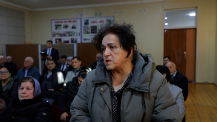 Rayon İcra Hakimiyyətinin başçısı 27 saylı tam orta məktəbdə vətəndaşlarla görüşüb