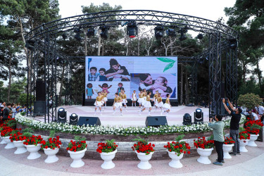 Xətai rayonunda "1 İyun-Uşaqların Beynəlxalq Müdafiəsi Günü " ilə bağlı möhtəşəm konsert proqramı təşkil olunub+Video