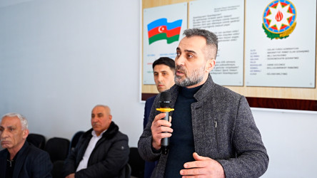 Rayon İcra Hakimiyyətinin başçısı 24 saylı tam orta məktəbdə vətəndaşlarla görüşüb