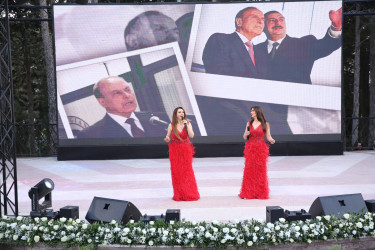 Xətai rayonunda Ümummilli lider Heydər Əliyevin anadan olmasının 102 illiyinə həsr olunmuş möhtəşəm konsert proqramı təşkil olunub