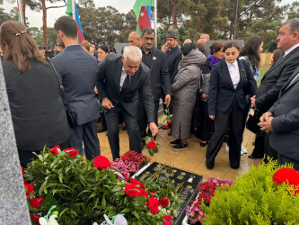 Vətən Müharibəsi şəhidi Ramaldanov Babək Meyvəddin oğlunun anım günündə məzarı rayon ictimaiyyəti tərəfindən ziyarət olunub