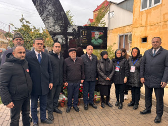 Antiterror şəhidi Əkbərov Şahid Natiq oğlunun doğum günündə xatirə lövhəsi ziyarət edilib