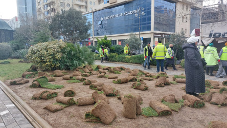 Xocalı soyqırımının 32-ci ildönümü ilə bağlı "Ana fəryadı" abidəsinin yerləşdiyi parkda abadlıq işləri aparılır