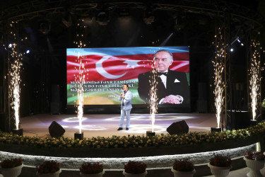 Xətai rayonunda Ulu Öndər Heydər Əliyevin ilk dəfə hakimiyyətə gəlməsinin 56-cı ildönümünə həsr olunmuş "Dahi" adlı konsert proqramı təşkil edilib+VİDEO