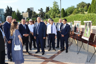 Xətai rayonunda Heydər Əliyev adına  parkda “Unudulmaz Lider” adlı  foto-sərgi keçirilib