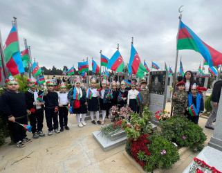 Vətən Müharibəsi şəhidi Əliyev Malik Təvəkkül oğlunun doğum günündə məzarı ziyarət olunub