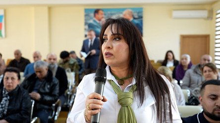 Rayon İcra Hakimiyyətinin başçısı 191 saylı tam orta məktəbdə vətəndaşlarla görüşüb