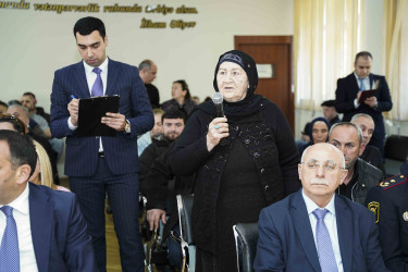 Rayon İcra Hakimiyyətinin başçısı 204 saylı tam orta məktəbdə vətəndaşlarla görüşüb