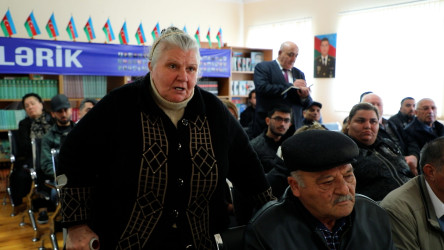 Rayon İcra Hakimiyyətinin başçısı Humanitar Fənlər təmayüllü məktəb-liseydə vətəndaşlarla görüşüb