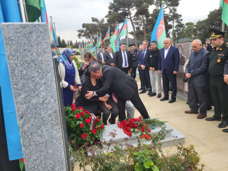 Vətən Müharibəsi şəhidi Abbaslı Arif Firuz oğlunun anım günündə məzarı rayon ictimaiyyəti tərəfindən ziyarət olunub