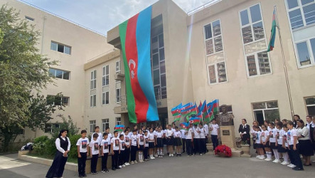 27 sentyabr “Anım Günü” ilə əlaqədar Xətai rayon məktəblərində tədbirlər keçirilib