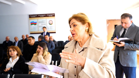 Rayon İcra Hakimiyyətinin başçısı 24 saylı tam orta məktəbdə vətəndaşlarla görüşüb