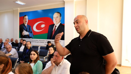 Rayon İcra Hakimiyyətinin başçısı 55 saylı tam orta məktəbdə vətəndaşlarla görüşdü