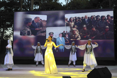 Xətai rayonunda Ulu Öndər Heydər Əliyevin ilk dəfə hakimiyyətə gəlməsinin 56-cı ildönümünə həsr olunmuş "Dahi" adlı konsert proqramı təşkil edilib+VİDEO