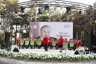 Xətai rayonunda hərbi-vətənpərvər mahnıların ifaçısı Şəmistan Əlizamanlının və Hərbi Orkestrin konsert proqramı təşkil olunub+VİDEO