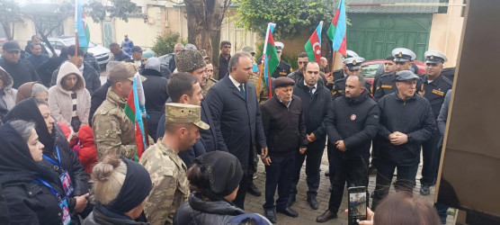 Antiterror şəhidi Əkbərov Şahid Natiq oğlunun doğum günündə xatirə lövhəsi ziyarət edilib